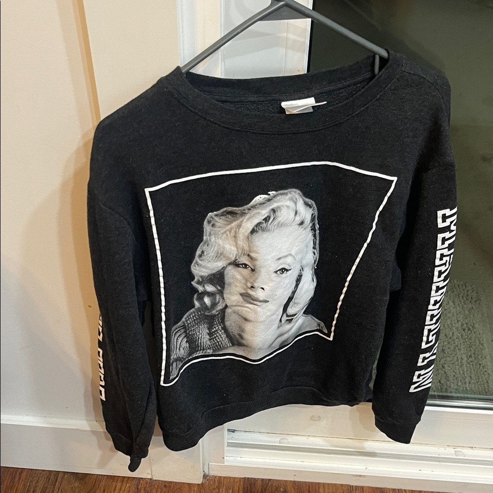 Graphic Black Sweatshirt
